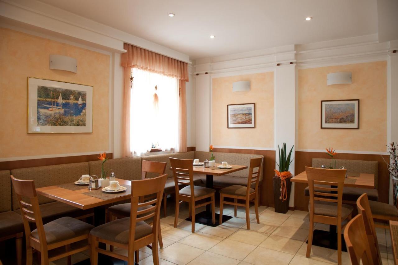 Gaestehaus Stoegmueller Asten Buitenkant foto