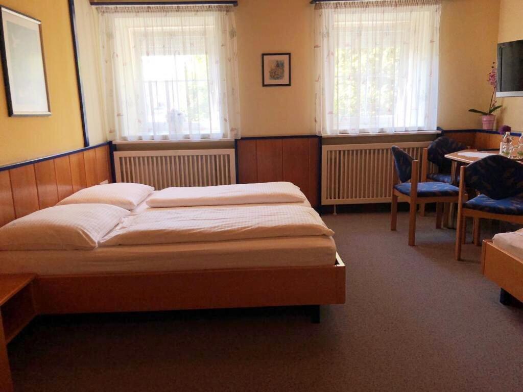 Gaestehaus Stoegmueller Asten Buitenkant foto